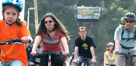 Buszs�vot a Kossuth Lajos utc�ba