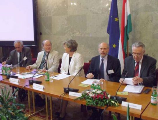 Szili Katalin, az országgyűlés elnöke és Kovács László uniós biztos nyitották meg a Levegő Munkacsoport konferenciáját a környezetvédelmi adóreformról